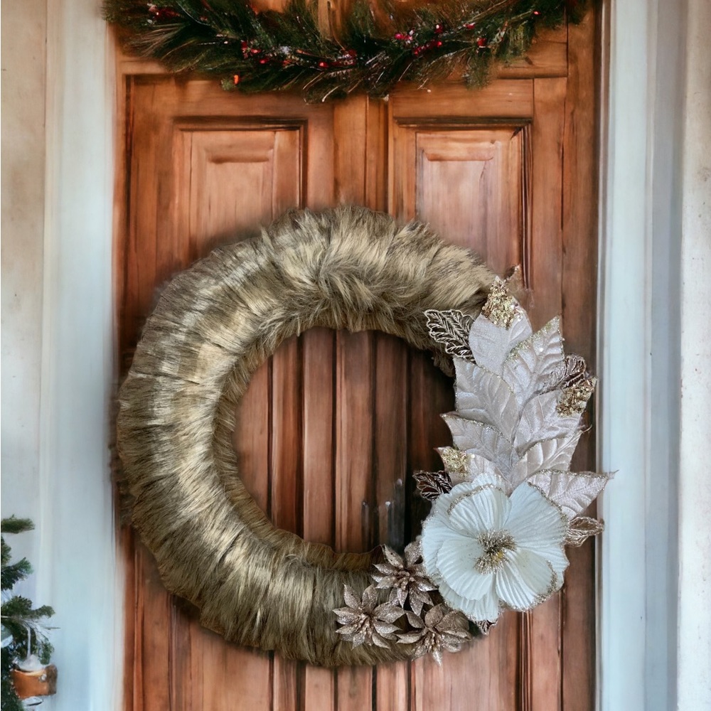 GLAM FAUX FUR HOLIDAY WREATH